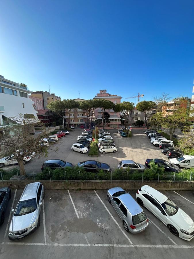 Dalla Sandra In Viale Ceccarini Riccione Exterior foto